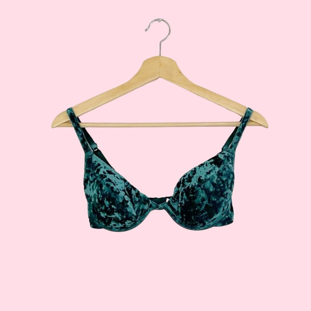 VINTAGE VICTORIAS SECRET GREEN VELVET BRA